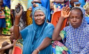 We are helping hundreds of vulnerable women in two local communities in Tahoua hit hard by lack of rain and a failed harvest last year. In the village of Sarkake, 316 women receive 32,500 francs (50€) each month over a period of six months. And if they have children under the age of two, they are also given a month’s supply of bio-fortified flour. Photo: Darren Vaugan / Concern Worldwide.