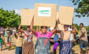Belita Andrade brings her emergency supplies home after Cyclone Idai hit Malawi. Photo: Gavin Douglas / Concern Worldwide.