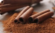 Ground cinnamon and cinnamon sticks