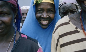 Hassana Abdourahamane, together with other members of a community farming group in Kosoma. The women grow vegetables including onions, tomatoes, potatoes, carrots, cabbages and aubergines on land that is loaned to them. Initial seeds and training were provided by Concern but the women are now self-sufficient because they are able to sell some of what they grow. Photo: Chris de Bode/ Panos Pictures/ Concern Worldwide