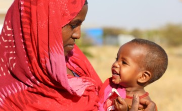 Maria Hussein and baby Kali (18 months old) in Filtu Regional Hospital, Somali Region, Ethiopia. Kali is being treated for severe acute malnutrition with the support of International NGO Concern Worldwide. Photo: Jennifer Nolan/ Concern Worldwid