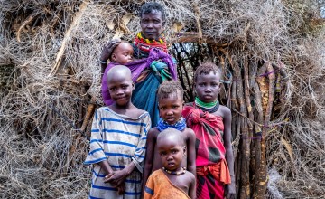 Atiir Kataboi with five of her seven children, Amoni, Ekalale, Arot, Imzee and Ebei. Photo: Gavin Douglas / Concern Worldwide