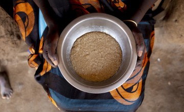 Dukan* lives with her family in a POC in Juba. Dukan* is cooking Walwal. Photo: Abbie Trayler-Smith