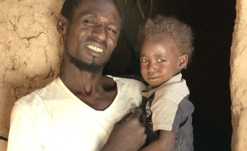 37-year-old father-of-three Mika Abu and his three-year-old daughter Habibah. Photo: Darren Vaughan/Concern Worldwide