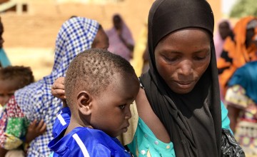 Mother-of-four Tsahara Maidagi waits patiently in line with her 19-month-old son Mamane. Photo: Darren Vaughan/Concern Worldwide.
