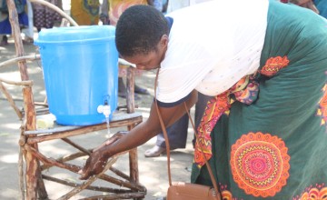 Lucy Magaso practices hand-washing as a preventative measure to combat the spread of Covid-19 at a seed fair in Traditional Authority Mlolo, Nsanje District, Cyclone Idai recovery project funded by a US Philanthropy. Photo: Samson Mgeni / Concern Worldwide