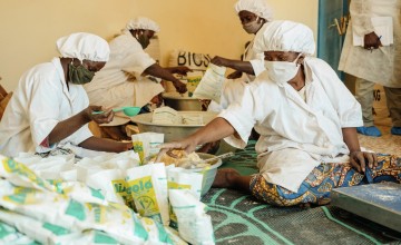 President of the Local Fortified Baby Flour Unit in Niger, Abarchi Madamia gives a tour. Photo: Ollivier Girard