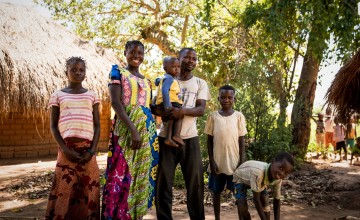 George and Natalie, a married couple in the town of Pension, Manono Territory, with their one-year-old baby and children from their extended family who also live with them. George attended gender equality training as part of the Graduation Programme. Photo: Hugh Kinsella Cunningham