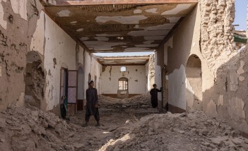 Destruction is widespread. In this area, every house is destroyed. People have started cleaning up debris. Photo: Stefanie Glinski