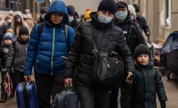 At Lviv train station, people are fleeing fighting across Ukraine as Russia's invasion continues. Photo: Stefanie Glinski/Concern Worldwide