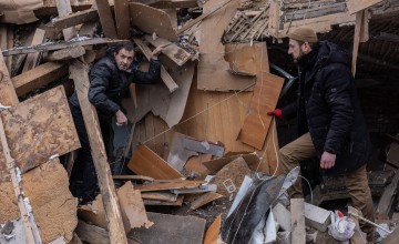 In the city of Zhytomyr, a Russian cruise missile destroyed an entire block of residential houses and caused damage to a maternity hospital, killing at least four people and injuring dozens. Photo: Stefanie Glinski/Concern Worldwide