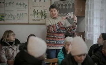 Kateryna* an IDP, takes part on a psychosocial support session.