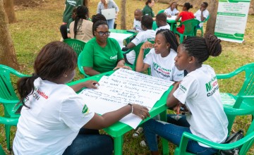 Sinead Morgan leads a workshop at the Malawi Concern Worldwide office with the My Climate Action Campaign. Photo: Chris Gagnon