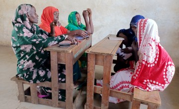 Handaraku women’s group discuss flood interventions. Tana River County, Kenya.