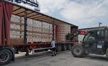 Staff load trucks with food and hygiene kits to send to distribute to flood-affected evacuees. Photo: Concern Worldwide