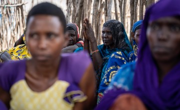 A community-led sanitation session in Tana River County, Kenya, as part of a Zurich Foundation programme that aims to reduce the impact of flooding in communities by building their ability to plan and respond to floods, strengthening livelihoods, and creating opportunities to increase funding for resilience building.
