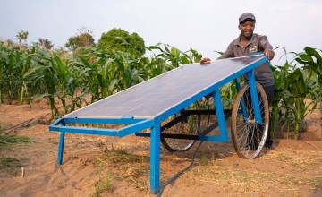 Mcfreson Aaron (33) is a farmer in Mkulira village, Mwanza District. Aaron has 2 children, 10 and 7 years old. Aaron explains how he uses the solar powered irrigation pump and other climate smart agricultural practices help him and his village. Photo: Chris Gagnon/Concern Worldwide