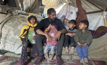 Mehran Antiz with his children