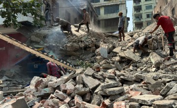 People urgently dig through rubble from the Myanmar earthquake.