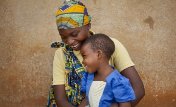 Married mum-of-four Clotilde Ndayisenga (25) and her five-year-old daughter Ines, Rugombo, Cibitoke,  Burundi. Photo: Abbie Trayler-Smith/Concern Worldwide