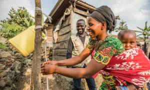 Apoline Niyosenge at a newly installed handwashing station in Kitshanga, DRC. Photo: Pamela Tulizo/Panos/Concern Worldwide