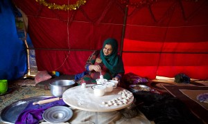 Ramya* (29) prepares food for her family of nine people. She rolls out dough for shashbark. The poverty that the family suffers from has forced her to use lower-quality filling. (Photo: Ali Haj Suleiman/DEC/Fairpicture)
