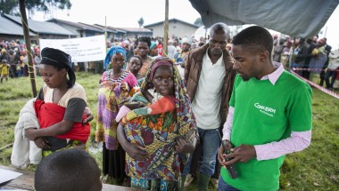 A Concern tarpaulin distribution to displaced families at Katale in North Kivu. Photo: Kieran McConville/ Concern Worldwide