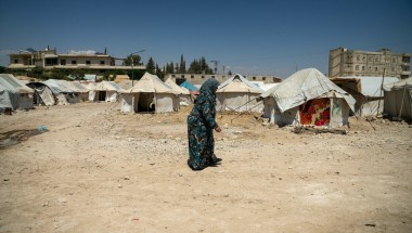 Shahinaz* walks through a camp in northwest Syria. As part of Concern&#039;s DEC funded response to the Syria-Turkey earthquakes, cash assistance is distributed to displaced families living in camps and temporary shelters to meet their immediate basic needs.