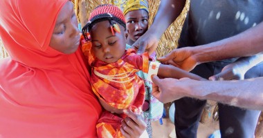 A follow-up visit to mother Houwela Chaibou and her daughter Zanadiya (3) in Yama village, Commune of Badaguichiri, Illéla. Photo: Concern Worldwide
