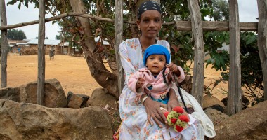 Asmaru Derebe (25) with her daughter Filagot Derebe Photo: Eugene Ikua/Concern Worldwide