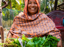 Asma Begum (37) and her husband Abdul with their three daughters Lamia (18), Sadia (16) and Maria (5) and their grandmother Kulsum Begum (72) started CRAAIN in 2020. Asma Begum started as a lead farmer, received training and seeds. Before, she did agri activities but wasn’t very successful. She had received one ring composter from the local gov but no training on how to use it. As a lead farmer, she has supported 400 households in this area. She used to rely on her husband but is now totally reliable.