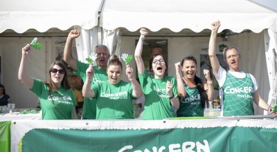 Concern supporters at the AJ Bell London Triathlon cheer point 