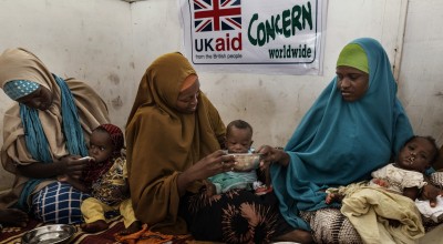 Mothers and children receive food at Health Nutrition Centre near Mogadishu, Somalia. Photo: Marco Gualazzini/Concern Worldwide.