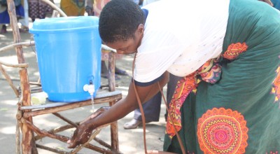 Lucy Magaso practices hand-washing as a preventative measure to combat the spread of Covid-19 at a seed fair in Traditional Authority Mlolo, Nsanje District, Cyclone Idai recovery project funded by a US Philanthropy. Photo: Samson Mgeni / Concern Worldwide