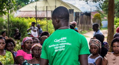 A Concern agent checks the names of IDPs who have been registered to receive assistance in Oicha.  Photo: Esdras Tsongo