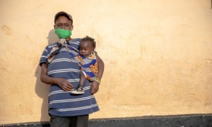 Margret Winjiru and baby Charlyne in Kibera Kenya Photo: Ed Ram / Concern Worldwide